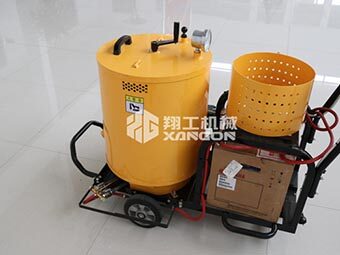 瀝青灌縫機廠(chǎng)家迎合路面養護需求，適應市場(chǎng)變化